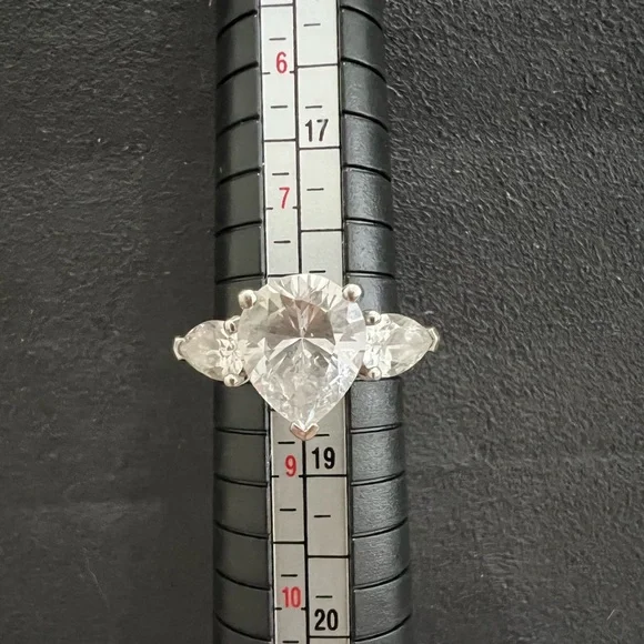 Beautiful BGE Diamond 3 stone engagement style ring. Size 8 - Picture 6 of 10